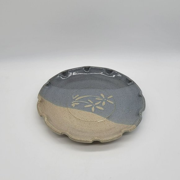 Eagle Pottery Plate Signed Sherri McNeil 1992 Blue Beige Floral - Picture 13 of 15